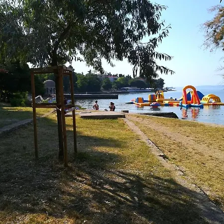 Family Friendly With A Swimming Pool - 22530