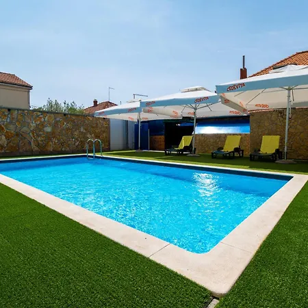 Apartman Family Friendly With A Swimming Pool - 22530 *