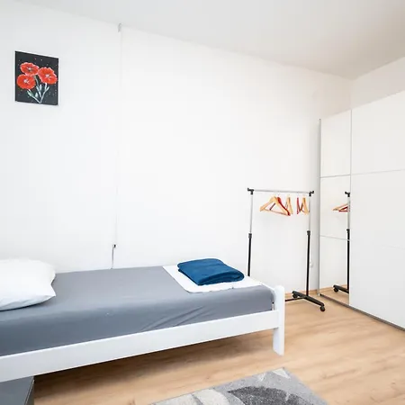 Family Friendly With A Swimming Pool - 22530 Apartman *