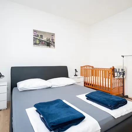 Apartman Family Friendly With A Swimming Pool - 22530 Zadar