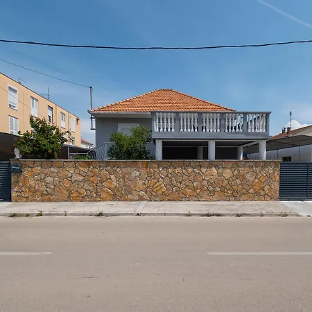 Apartman Family Friendly With A Swimming Pool - 22530