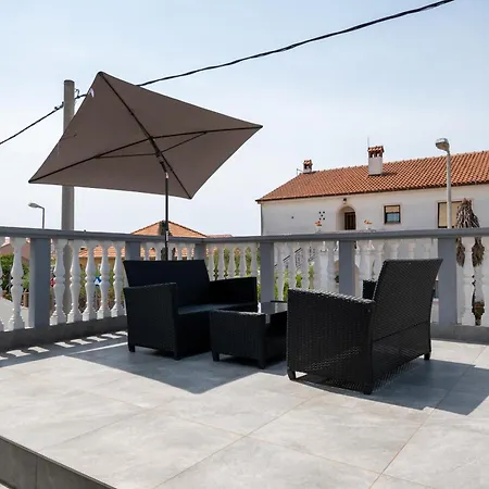 Family Friendly With A Swimming Pool - 22530 Apartman