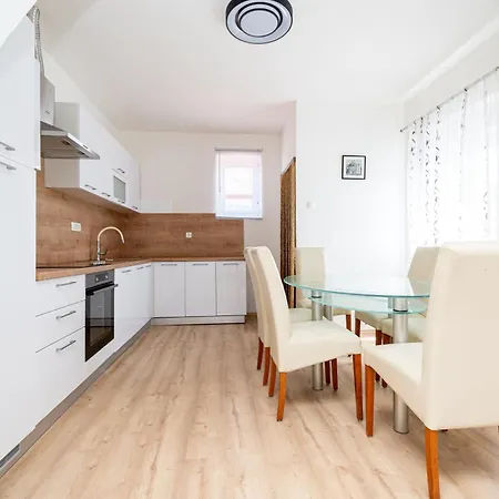 Apartman Family Friendly With A Swimming Pool - 22530 Zadar